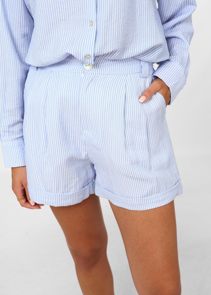 Isabella short blauw