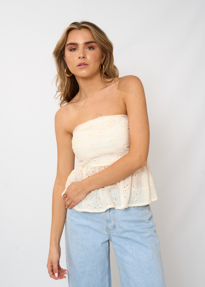 Puck embroidery top wit