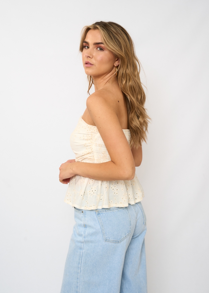 Puck embroidery top wit